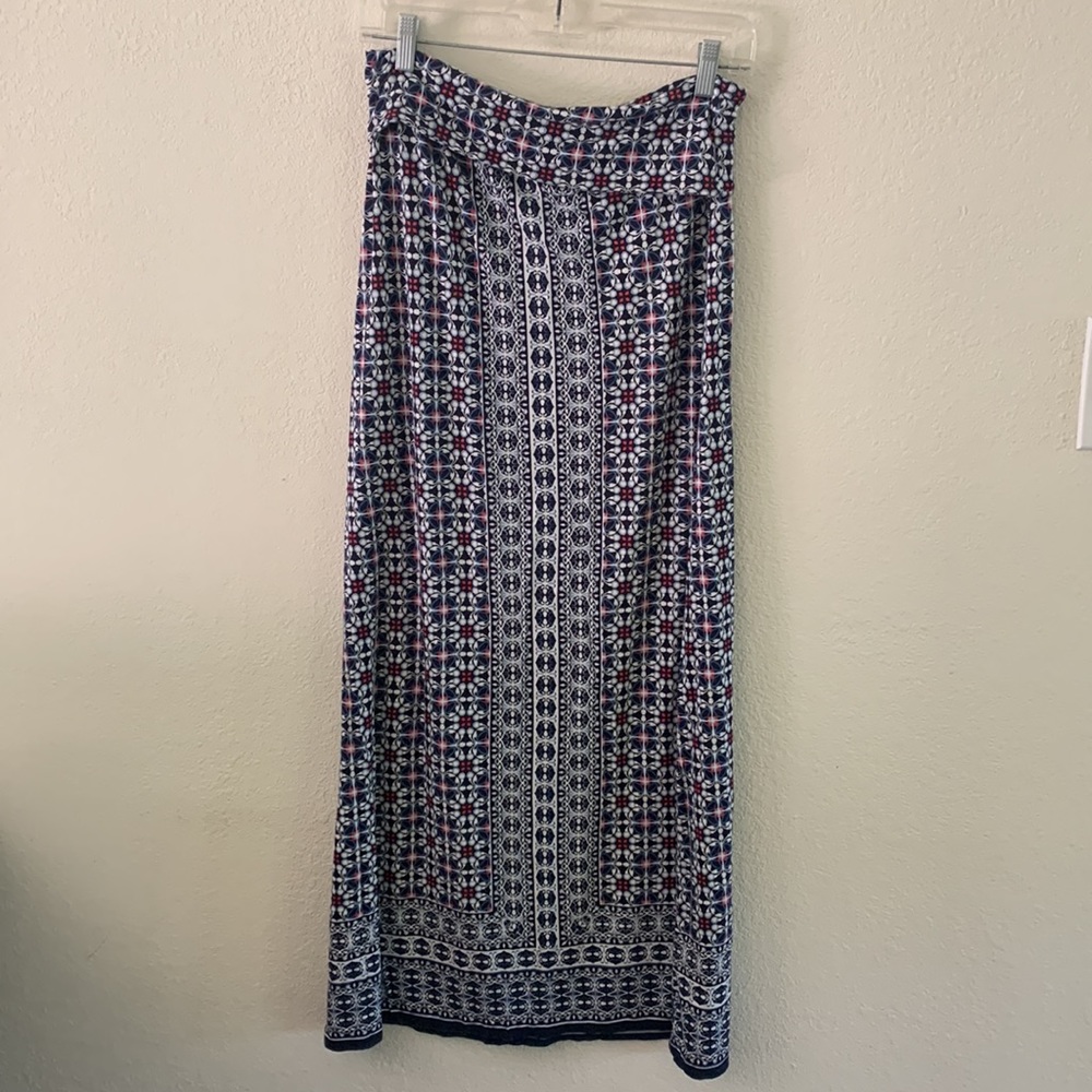 Max Studio Maxi Skirt Size Small BOHO Y2K Jersey Knit Geo Pattern Navy Red Ivory